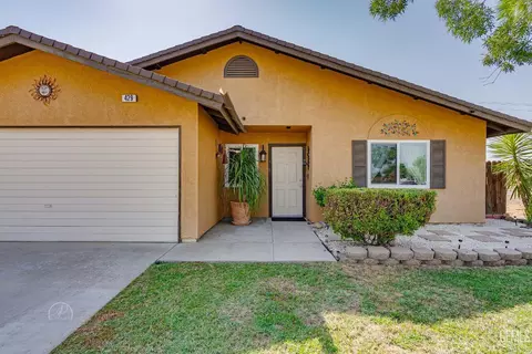 Exterior - 429 Barlow Ct, Arvin, CA 93203 photo 3 of 7
