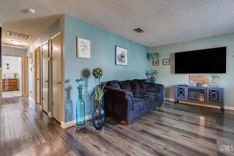 Entry Way - 429 Barlow Ct, Arvin, CA 93203 photo 1 of 2