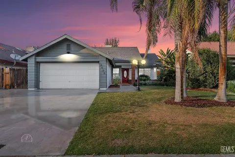 6604 Ambergrove St, Bakersfield, CA 93313