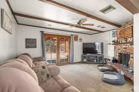 Living - 613 B St, Taft, CA 93268 photo 1 of 2