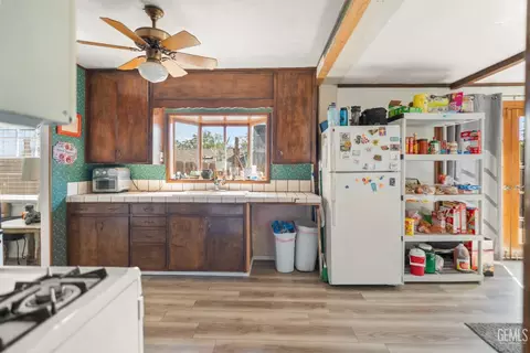 Kitchen - 613 B St, Taft, CA 93268 photo 2 of 2