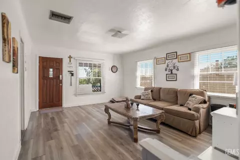 Other - 613 B St, Taft, CA 93268 photo 4 of 13