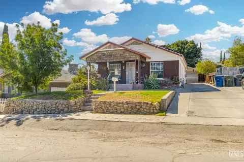 Exterior - 613 B St, Taft, CA 93268 photo 1 of 6
