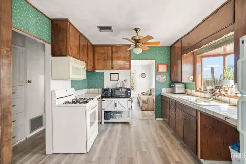 Kitchen - 613 B St, Taft, CA 93268 photo 1 of 2