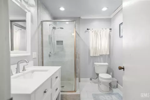 Bath - 613 B St, Taft, CA 93268 photo 1 of 1