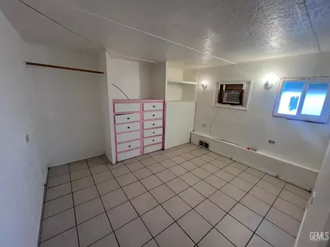 207 Fillmore St, Taft, CA 93268 photo 4