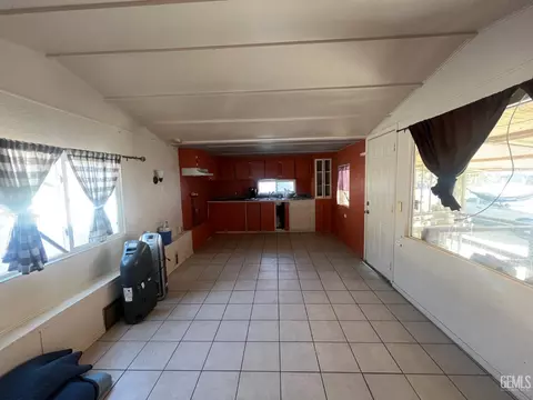 207 Fillmore St, Taft, CA 93268 photo 3