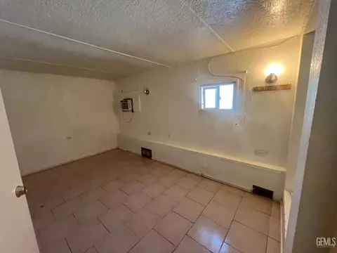 207 Fillmore St, Taft, CA 93268 photo 5