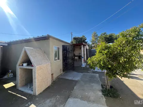 207 Fillmore St, Taft, CA 93268 photo 9