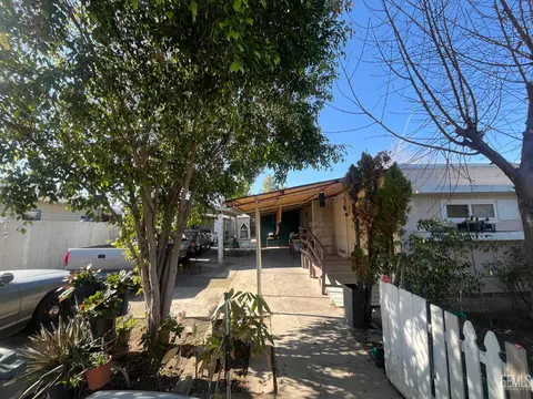 207 Fillmore St, Taft, CA 93268 photo 2