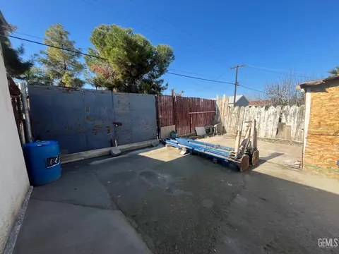 207 Fillmore St, Taft, CA 93268 photo 11