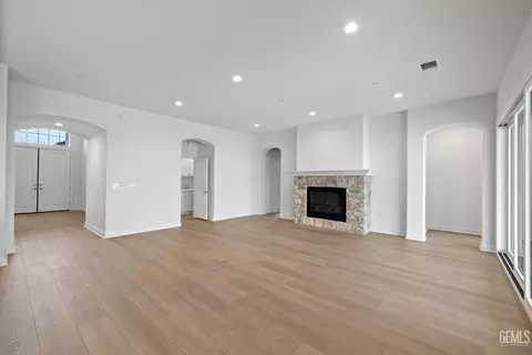 3711 Pathway Ct, Bakersfield, CA 93311 photo 9