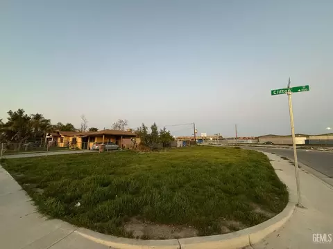 101 Clifton St, Bakersfield, CA 93307