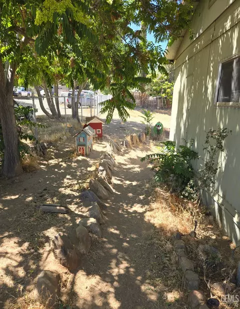 5323 Hooper Rd, Weldon, CA 93283 photo 1