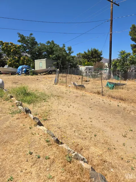 5323 Hooper Rd, Weldon, CA 93283 photo 4