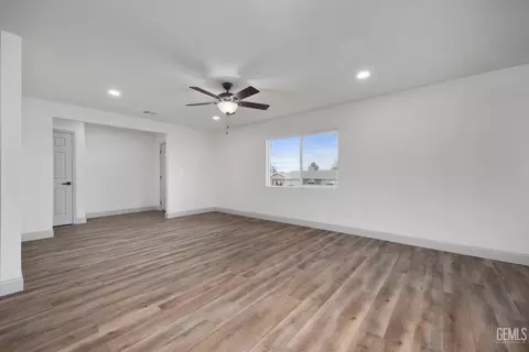 Other - 405 Pilgrim Ave, Taft, CA 93268 photo 3 of 9