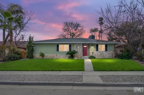 Exterior - 405 Pilgrim Ave, Taft, CA 93268 photo 1 of 8