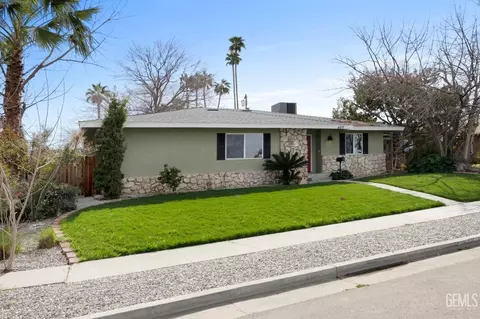 Exterior - 405 Pilgrim Ave, Taft, CA 93268 photo 2 of 8