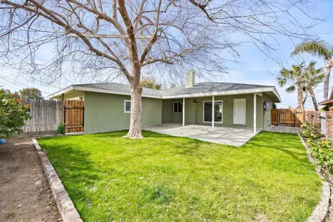 Exterior - 405 Pilgrim Ave, Taft, CA 93268 photo 7 of 8