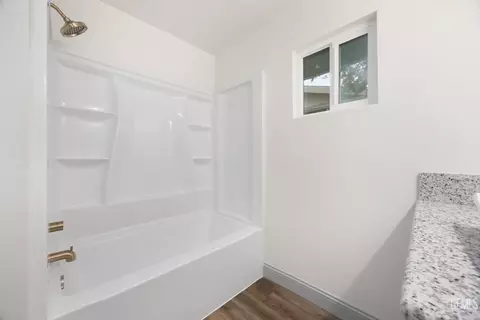 Bath - 405 Pilgrim Ave, Taft, CA 93268 photo 4 of 4