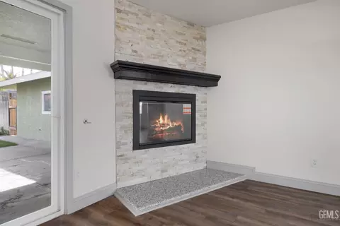 Living - 405 Pilgrim Ave, Taft, CA 93268 photo 6 of 6