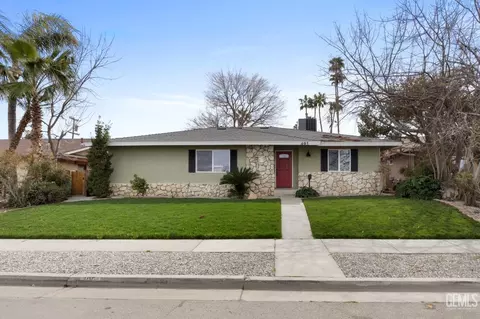 Exterior - 405 Pilgrim Ave, Taft, CA 93268 photo 3 of 8
