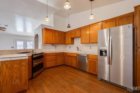 Kitchen - 704 Mallory Ct, Taft, CA 93268 photo 1 of 2