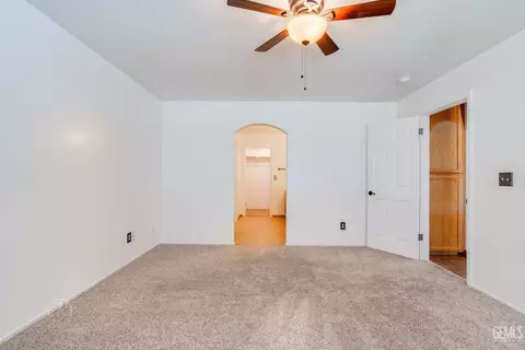 Bedroom - 704 Mallory Ct, Taft, CA 93268 photo 3 of 7