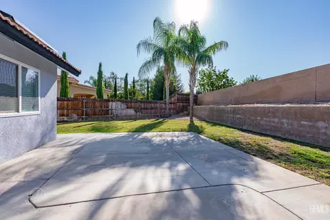 Exterior - 704 Mallory Ct, Taft, CA 93268 photo 5 of 5