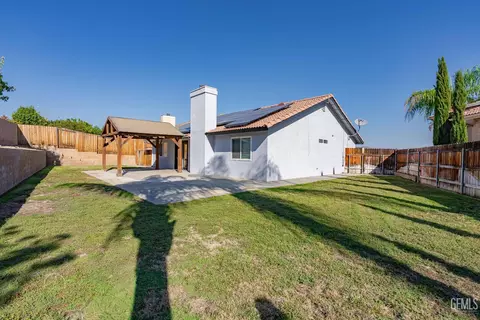 Exterior - 704 Mallory Ct, Taft, CA 93268 photo 4 of 5