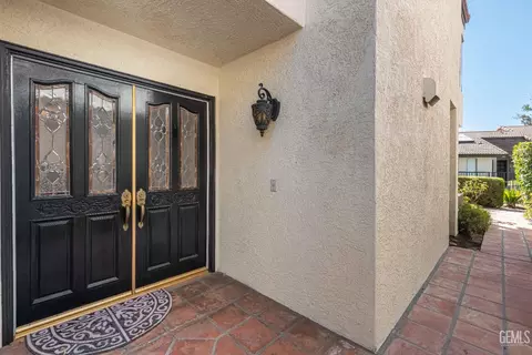 2600 Barrington St #2, Bakersfield, CA 93309