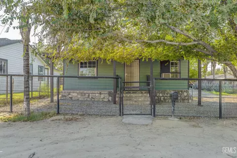 211 Montview Ave, Taft, CA 93268 photo 2