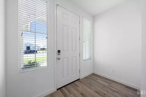 Entry Way - 7506 Linden Tree Ave, Bakersfield, CA 93313 photo 1 of 10