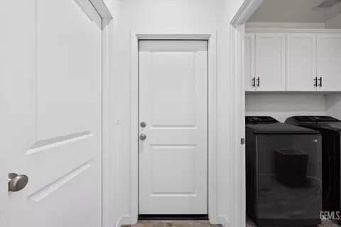 Entry Way - 7506 Linden Tree Ave, Bakersfield, CA 93313 photo 7 of 10
