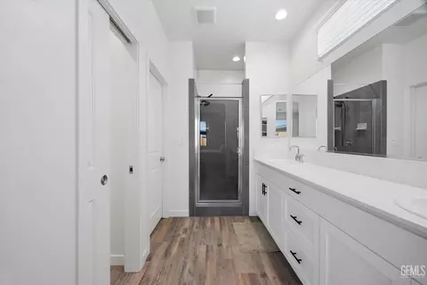 Entry Way - 7506 Linden Tree Ave, Bakersfield, CA 93313 photo 8 of 10