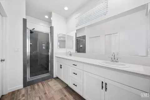 Entry Way - 7506 Linden Tree Ave, Bakersfield, CA 93313 photo 9 of 10