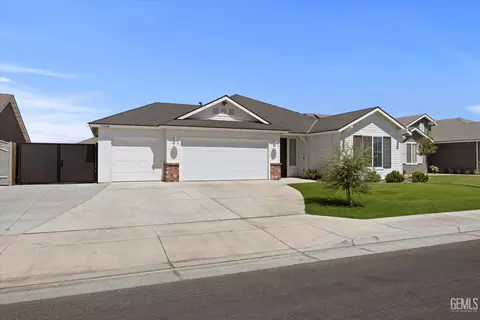 Exterior - 7506 Linden Tree Ave, Bakersfield, CA 93313 photo 2 of 9