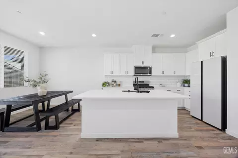 Other - 7506 Linden Tree Ave, Bakersfield, CA 93313 photo 3 of 11