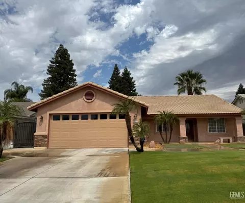 5420 Seasons Dr, Bakersfield, CA 93313