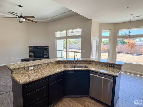 10233 Azimuth St, Bakersfield, CA 93306 photo 14