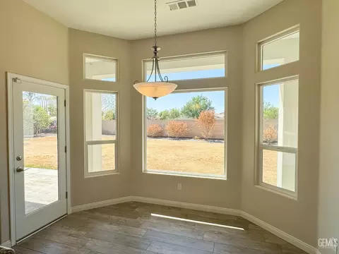 10233 Azimuth St, Bakersfield, CA 93306 photo 11