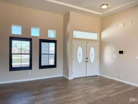 10233 Azimuth St, Bakersfield, CA 93306 photo 3