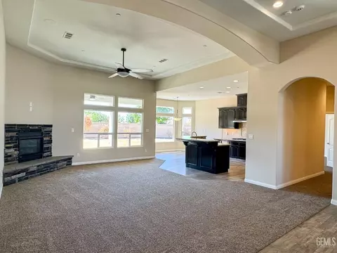 10233 Azimuth St, Bakersfield, CA 93306 photo 5