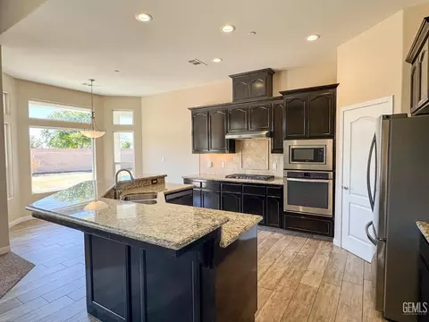 10233 Azimuth St, Bakersfield, CA 93306 photo 13