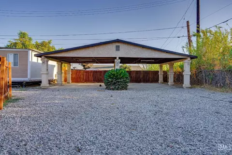 Exterior - 37 Garden Dr, Bakersfield, CA 93307 photo 9 of 10