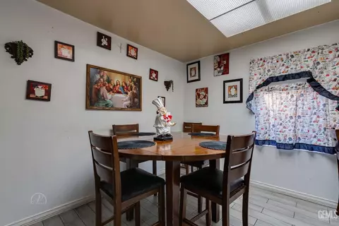 Dining - 37 Garden Dr, Bakersfield, CA 93307 photo 1 of 1
