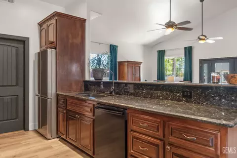 Kitchen - 214 Monroe St, Taft, CA 93268 photo 3 of 4