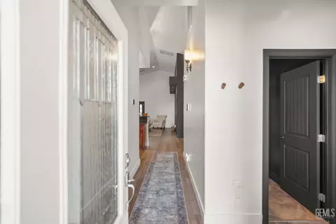 Entry Way - 214 Monroe St, Taft, CA 93268 photo 1 of 6
