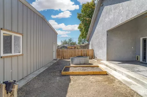 Exterior - 214 Monroe St, Taft, CA 93268 photo 4 of 6