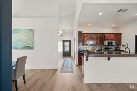 Entry Way - 214 Monroe St, Taft, CA 93268 photo 3 of 6